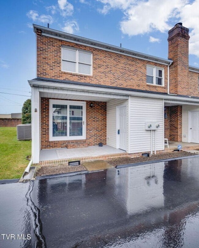 Foto del edificio - 1024 Konnarock Rd