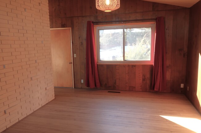 Foto del edificio - 2405 Lester Rd