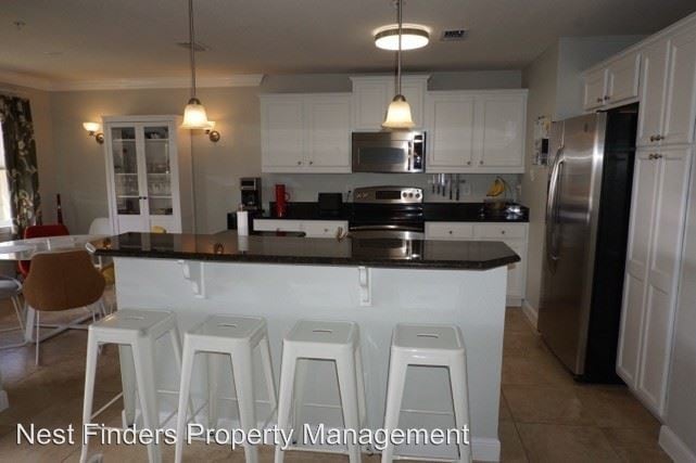Building Photo - 3 br, 2 bath House - 111 25th Ave South #M33