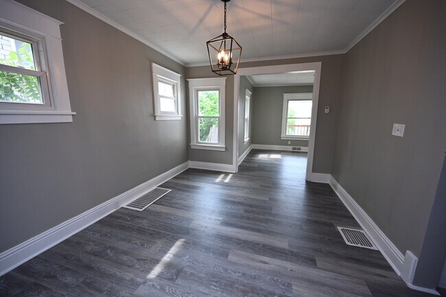 Building Photo - 607 Franklin Ave
