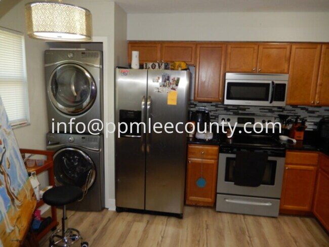 Building Photo - Convenient Location in North Fort Myers