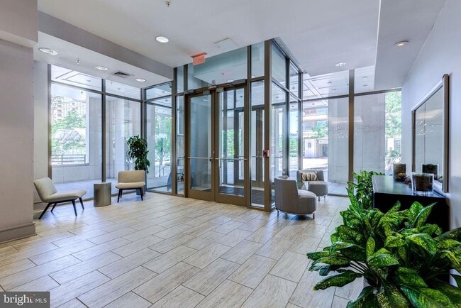 Building Photo - 3600 S Glebe Rd