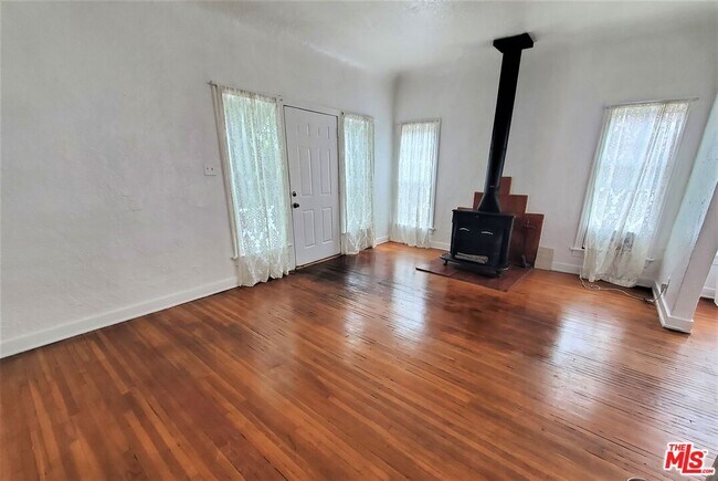 Foto del edificio - 813 N Poinsettia Pl