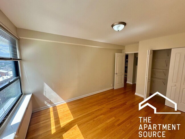 Foto del edificio - 4180 N Marine Dr