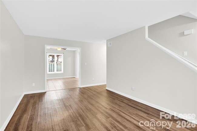 Foto del edificio - 1921 Mereview Ct