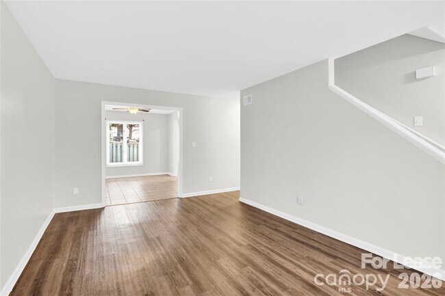 Building Photo - 1921 Mereview Ct