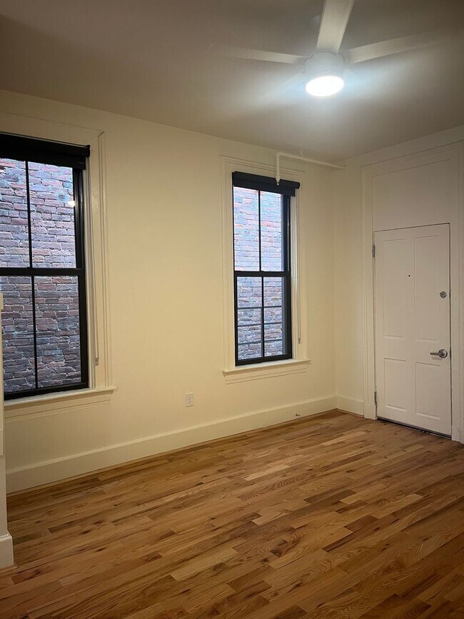 Foto del edificio - 120 E 14th St