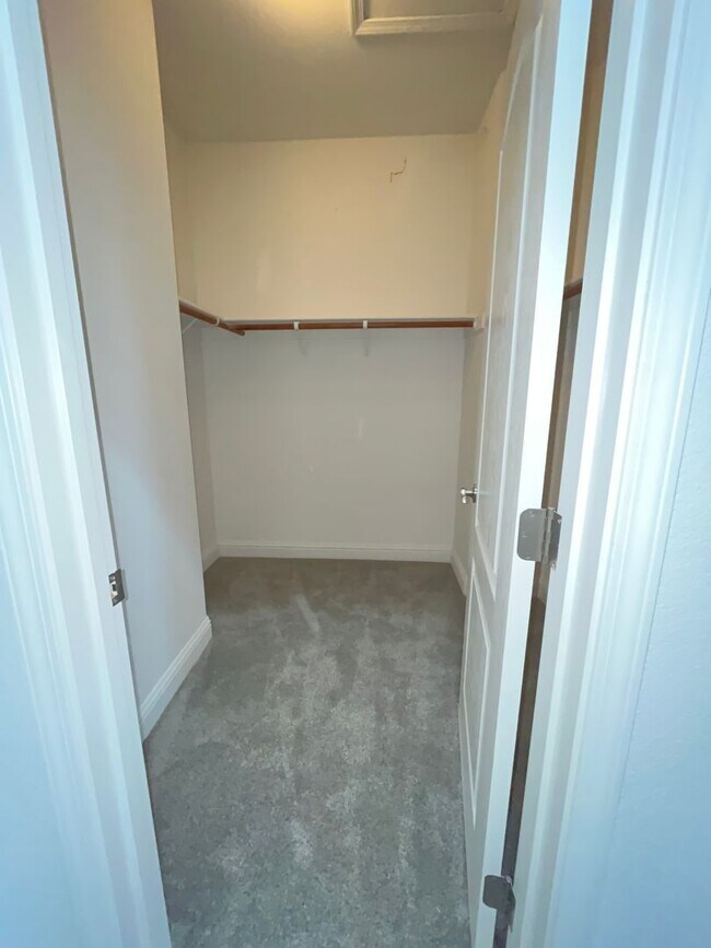 Foto del edificio - Exceptional 4BR/3BA/3 Car Tandem Garage in...