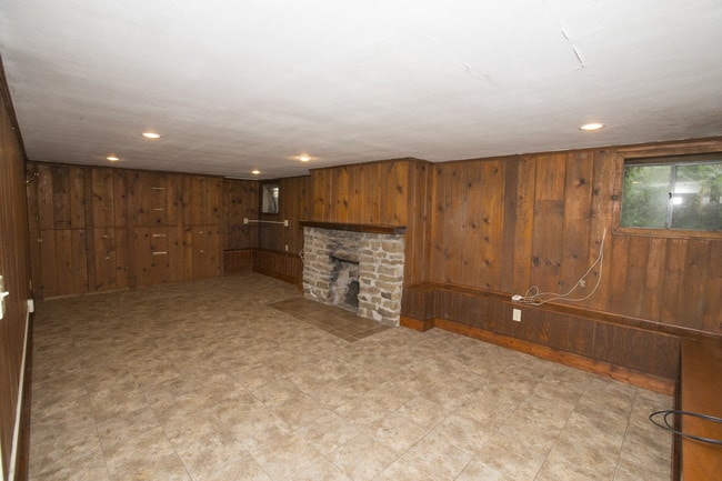 Basement Living Room - 33 Grosvenor St
