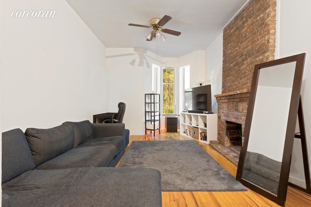 Primary Photo - 132 St Marks Pl