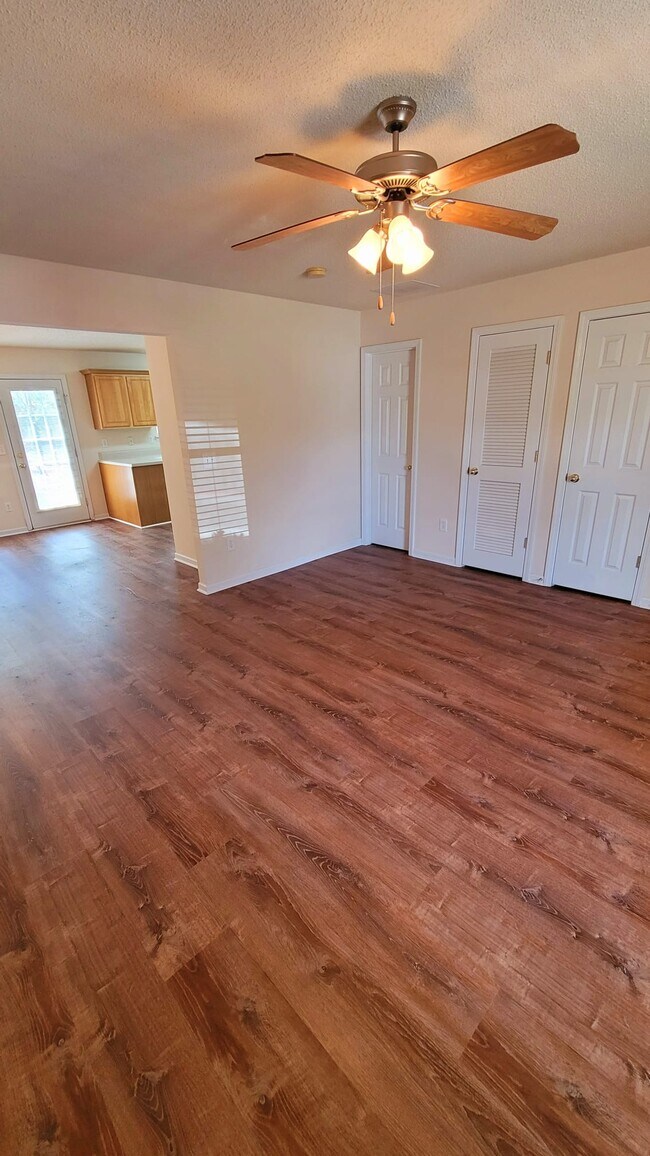Building Photo - 521 Epris Ln