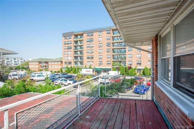 Building Photo - 340 E Broadway