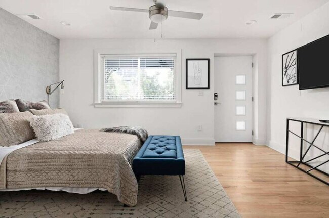 Foto del edificio - 1136 Crescent Ave NE