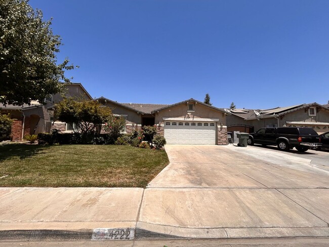 Foto del edificio - Great home for rent in Visalia