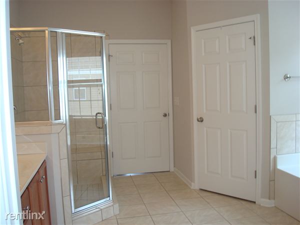 Building Photo - 612 Marshtree Ln