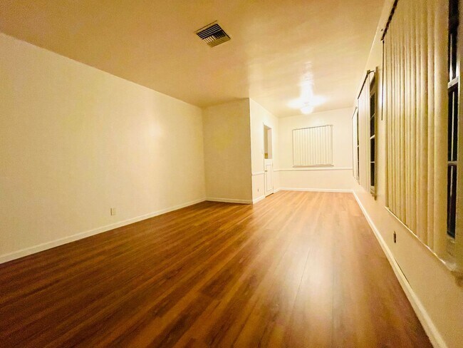 Foto del edificio - 1438 E Workman Ave