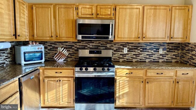 Building Photo - 17 Jill Ct