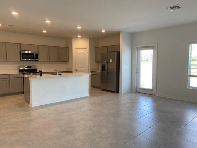 Foto del edificio - 725 Reggie Rd