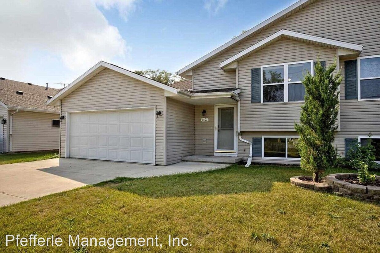 Primary Photo - 3 br, 2 bath House - 1403 Manitowoc Road