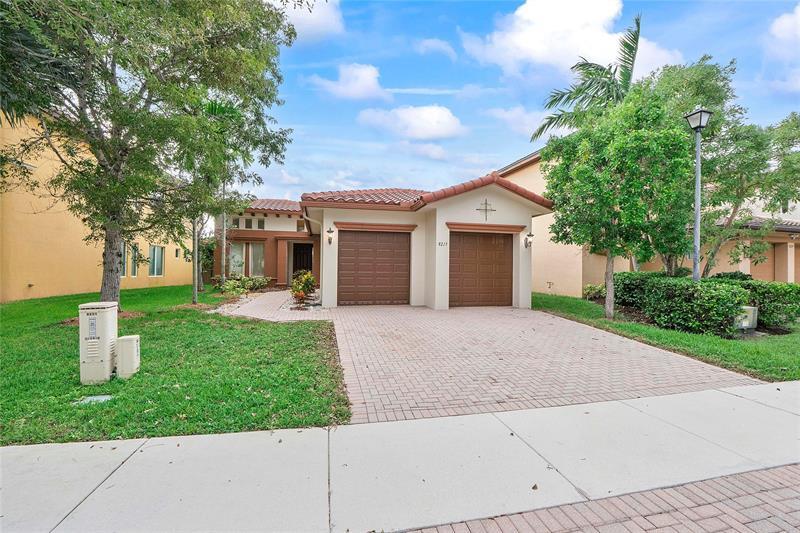Foto principal - 8215 NW 125th Ln
