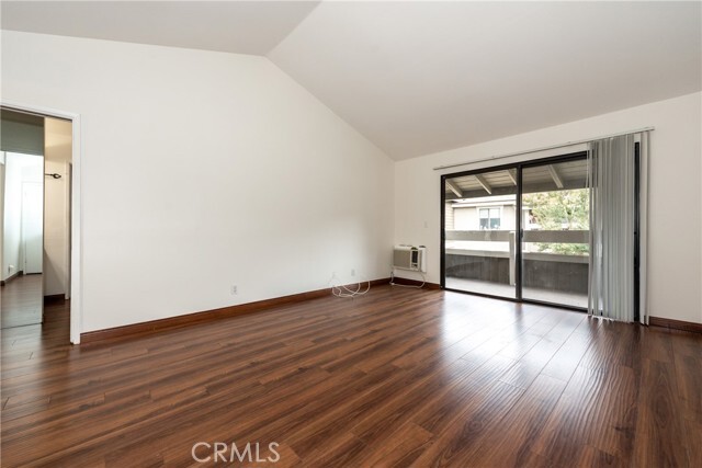Building Photo - 320 Streamwood