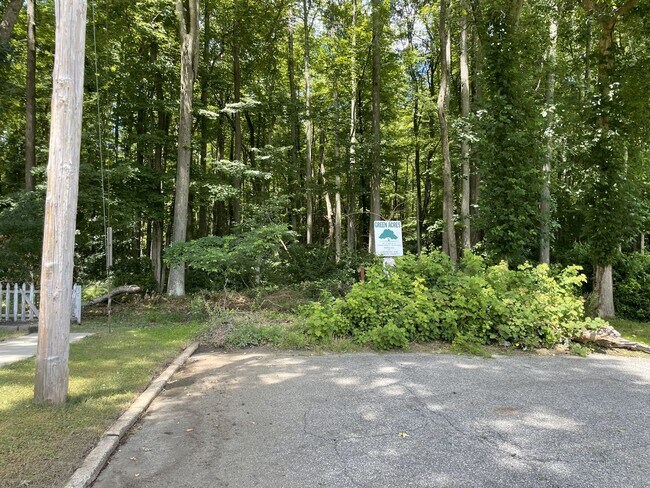 Building Photo - Welcome to this 4 Bedroom 1.5 bath home wi...