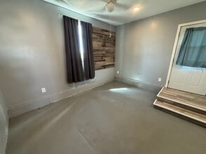 Building Photo - 520 E Garfield Ave