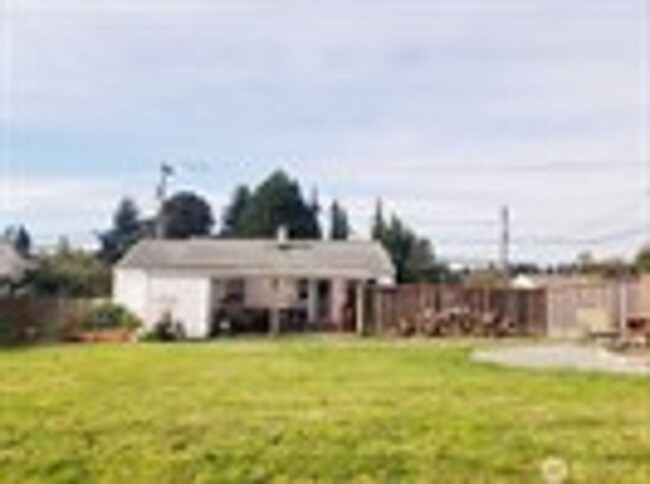 Building Photo - 4Bd/1Ba SeaTac House