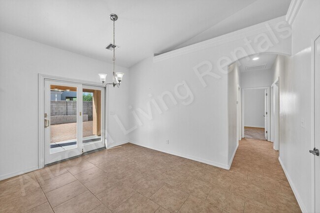 Foto del edificio - DESIRABLE LOCATION WITH RV PARKING