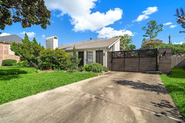 Building Photo - 11635 Highgrove Dr