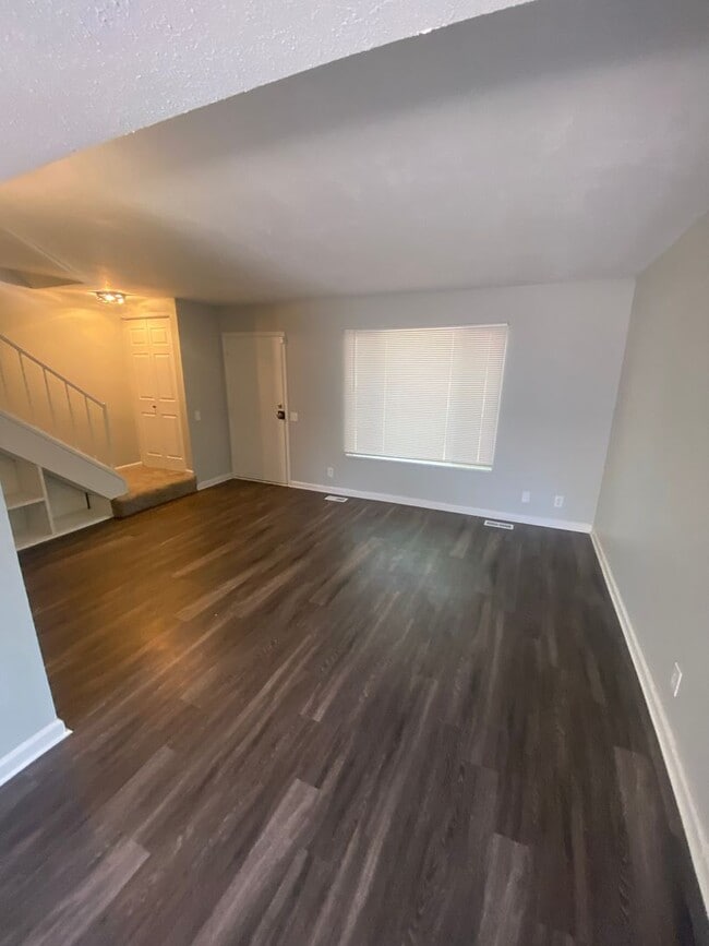 Building Photo - Renovated 3 bed, 2.5 bath Townhome in Aurora