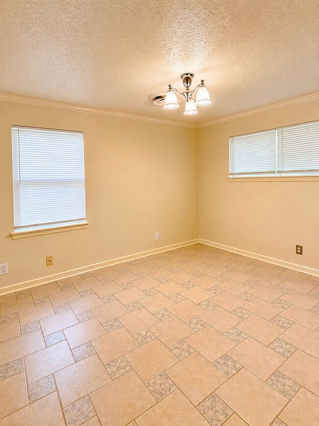 Foto del edificio - AVAILABLE NOW; APPLY AT OUR WEBSITE TODAY!! 2 WEEKS FREE!!!