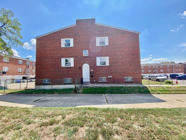 Building Photo - 7100 Hummingbird Place