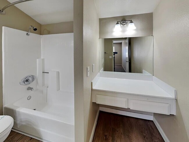 Foto del edificio - 7464 Lime Ave