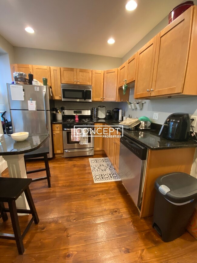 Building Photo - 16 Sewall St