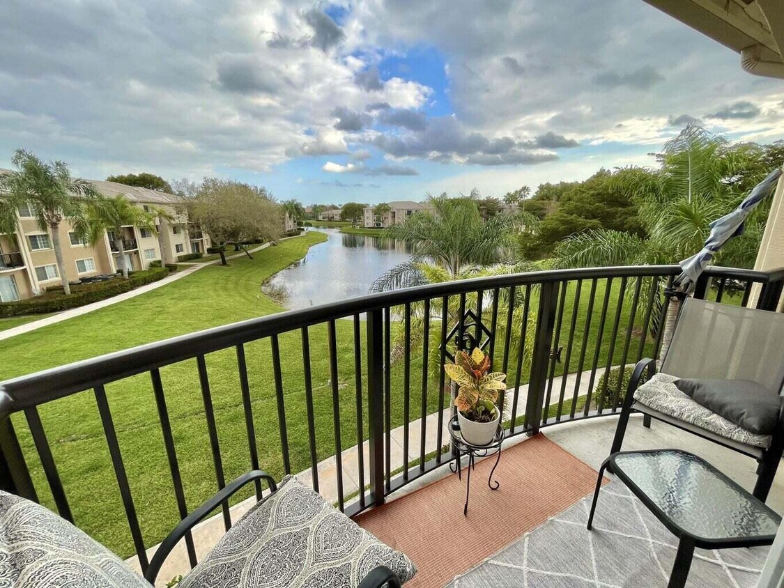 300 Crestwood Ct N Unit 309, Royal Palm Beach, FL 33411 Condo for
