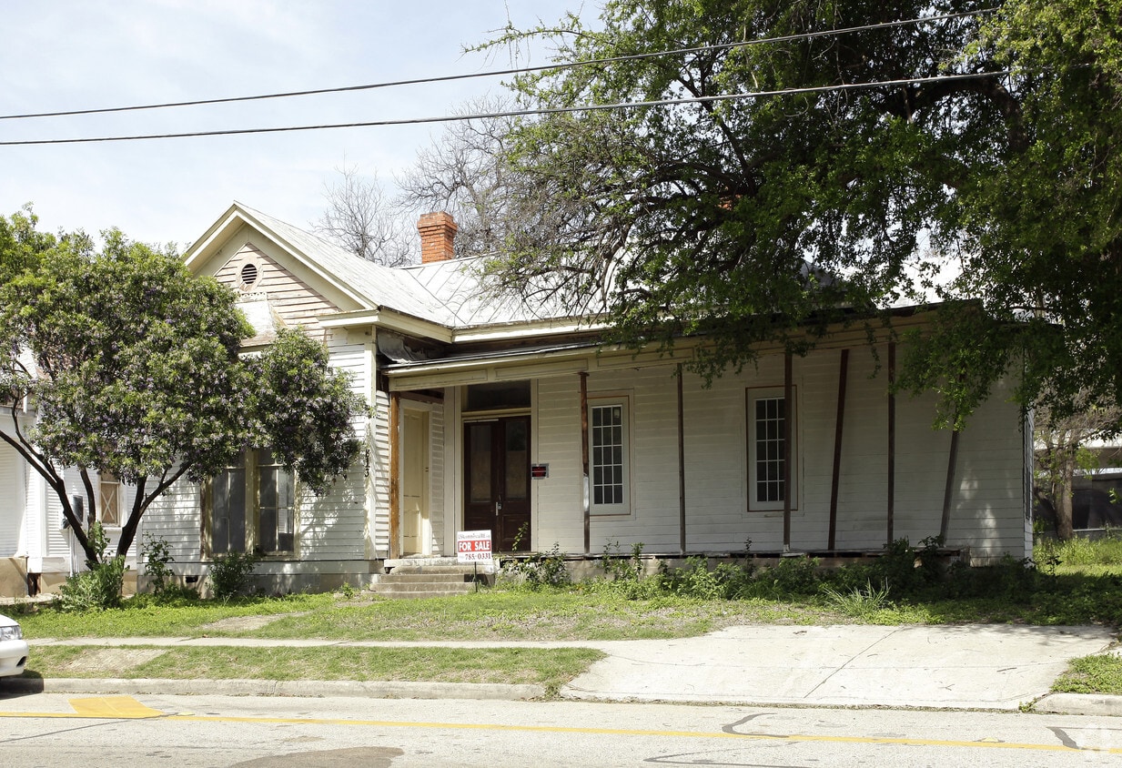 Primary Photo - 813 E Quincy St