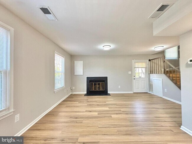 Foto del edificio - 14421 Gringsby Ct