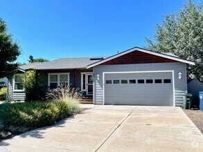 Building Photo - 2925 NE Pinnacle Pl