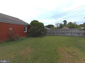 Building Photo - 5017 Mauretania Ave