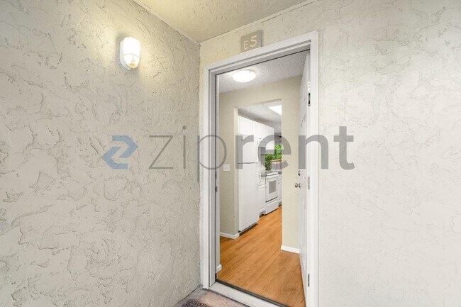Foto del edificio - Unit E5