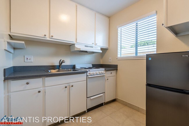 Foto del edificio - 5520-5522 Camden Ave