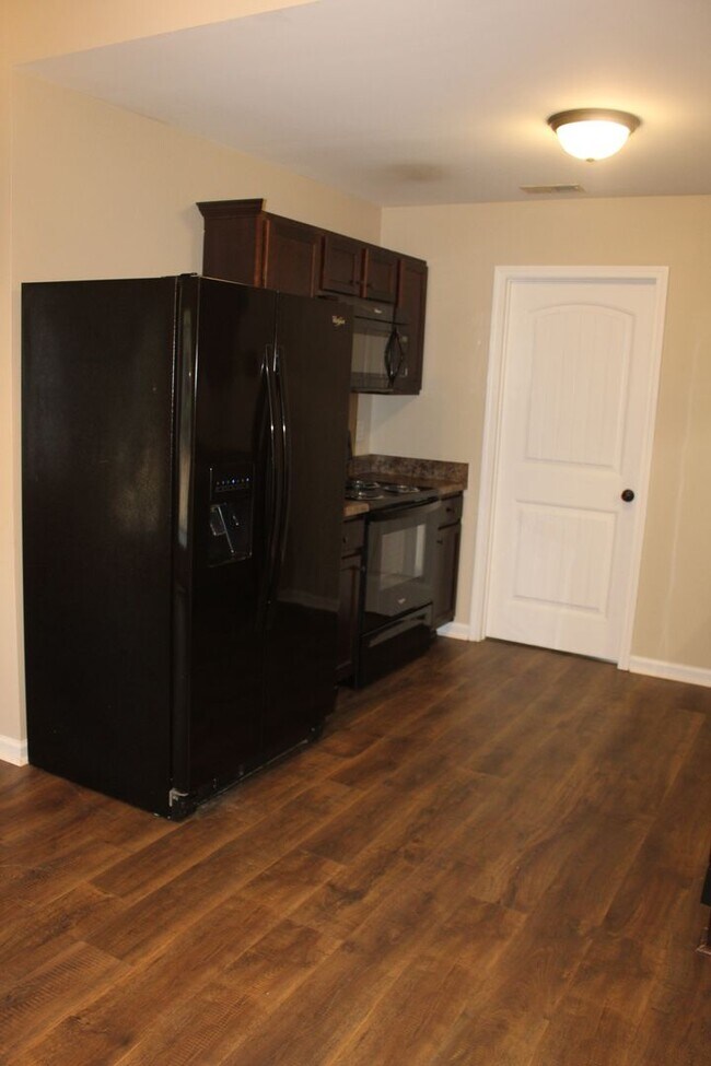 Foto del edificio - 3 Bed/2 Bath Home - 10 minutes to SJAFB!