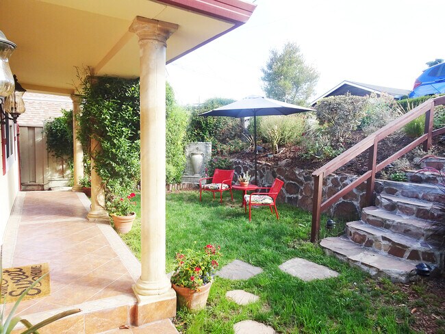 Front Yard - 2043 Altamont Rd