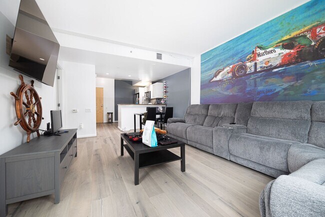 Building Photo - 1BD/1BATH Perfectly situated 1 bedroom condo for rent in Downtown!
