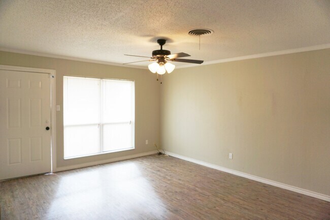 Foto del edificio - All Kinds of Updates!!