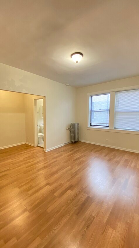 Foto principal - 839 W Sheridan Rd