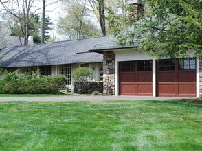 Building Photo - 2820 High Ridge Rd