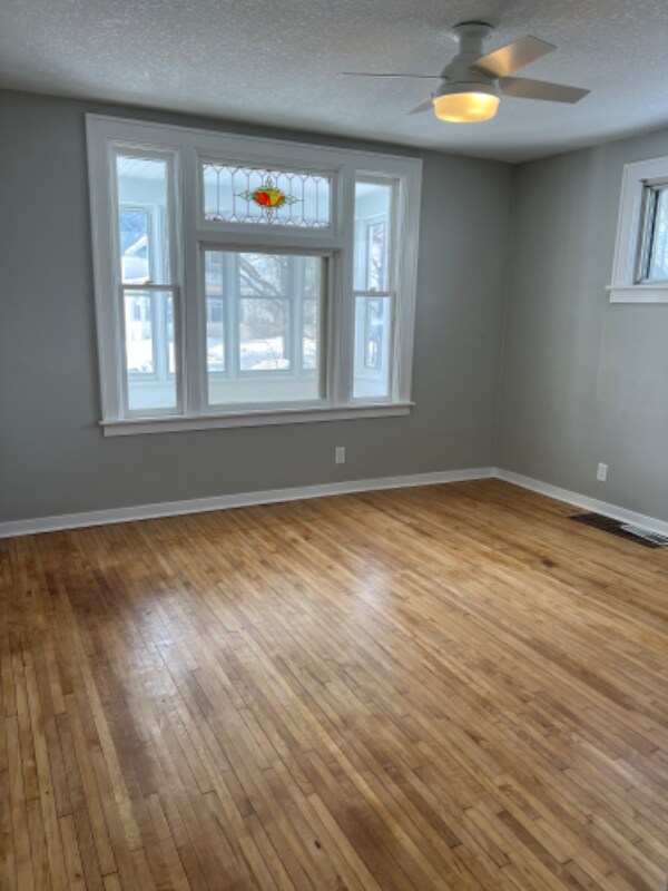 967 Jessamine Ave E Unit 1, Saint Paul, MN 55106 Room for Rent in