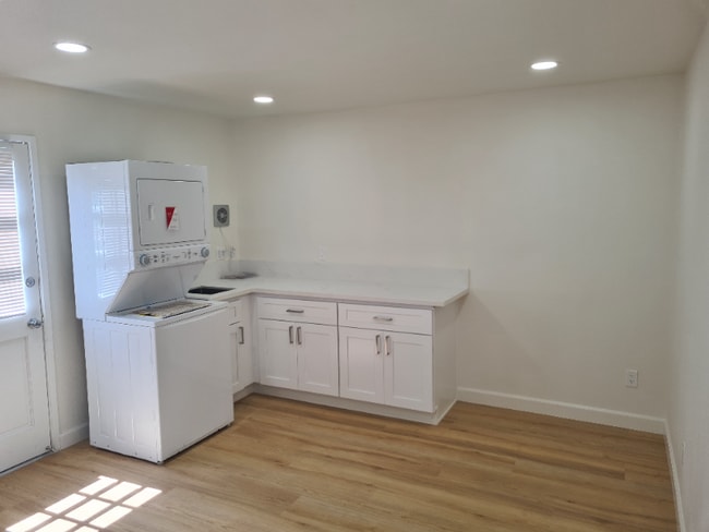 Building Photo - 1028 Farel Ave